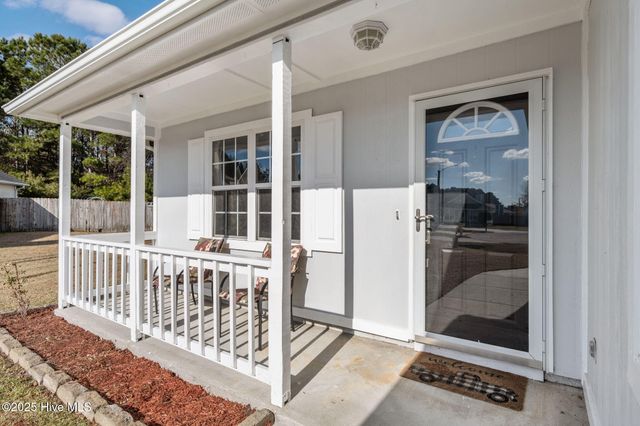 506 Sumrell Way, Hubert, NC 28539