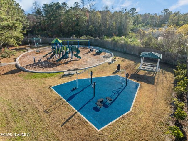 506 Sumrell Way, Hubert, NC 28539