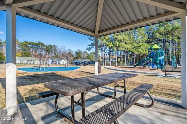 506 Sumrell Way, Hubert, NC 28539