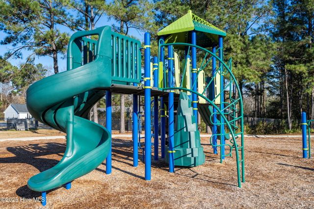 506 Sumrell Way, Hubert, NC 28539