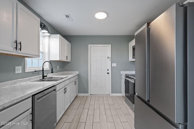 506 Sumrell Way, Hubert, NC 28539