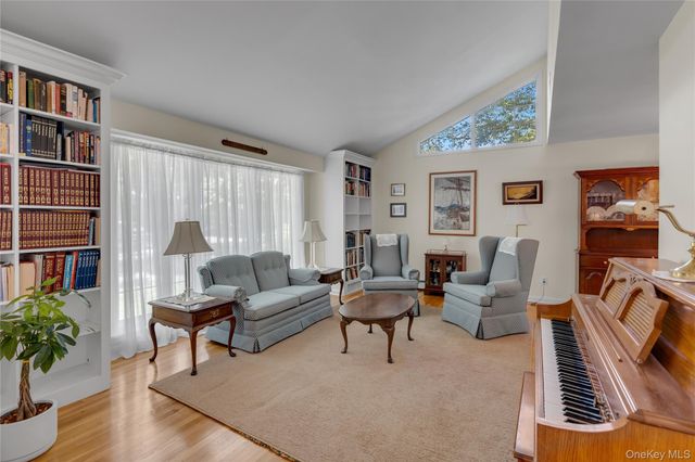 6 Primrose Lane, Huntington, NY 11743