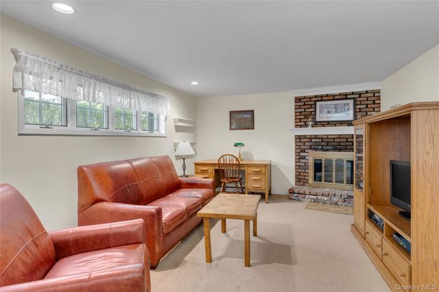 6 Primrose Lane, Huntington, NY 11743
