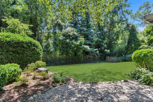 6 Primrose Lane, Huntington, NY 11743