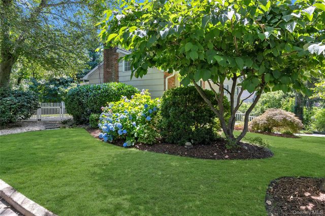6 Primrose Lane, Huntington, NY 11743