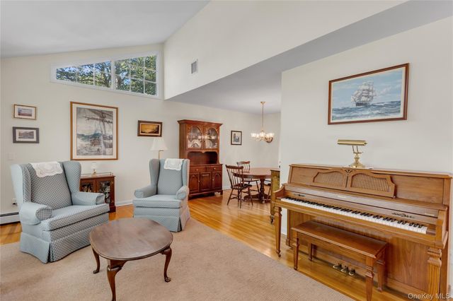 6 Primrose Lane, Huntington, NY 11743