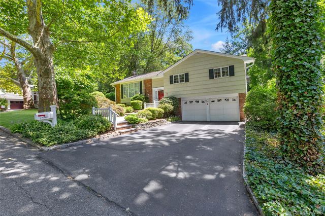 6 Primrose Lane, Huntington, NY 11743