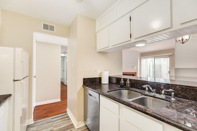 7140 N Holiday Drive, Galveston, TX 77550