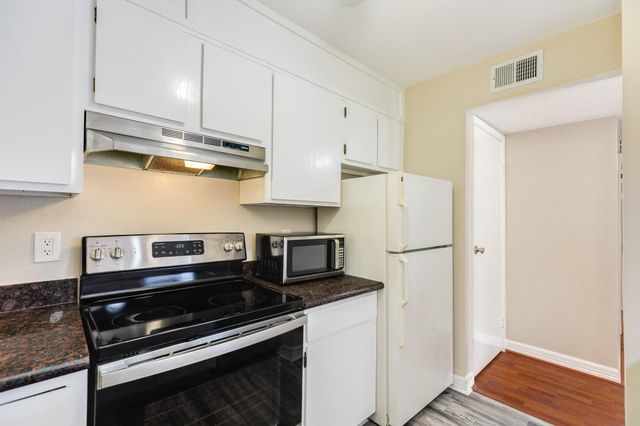 7140 N Holiday Drive, Galveston, TX 77550