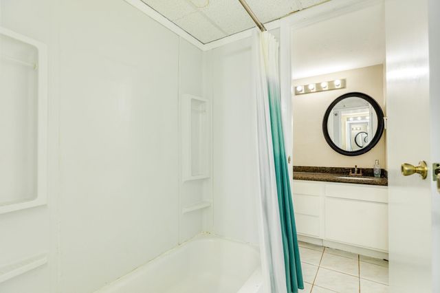 7140 N Holiday Drive, Galveston, TX 77550