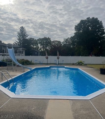 13 W Parkway, Pequannock Twp., NJ 07440