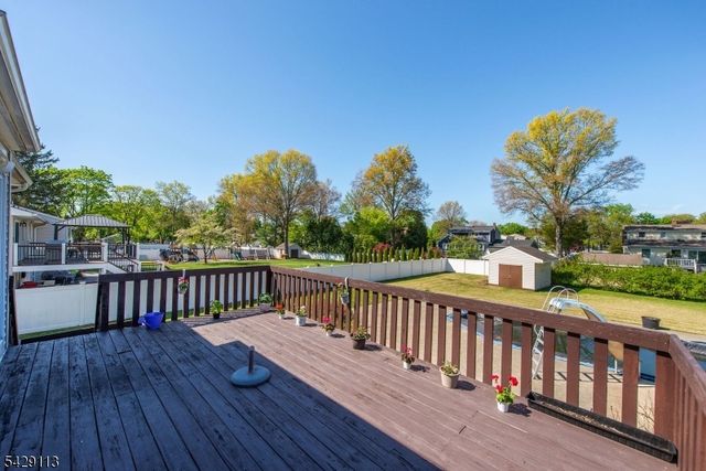13 W Parkway, Pequannock Twp., NJ 07440