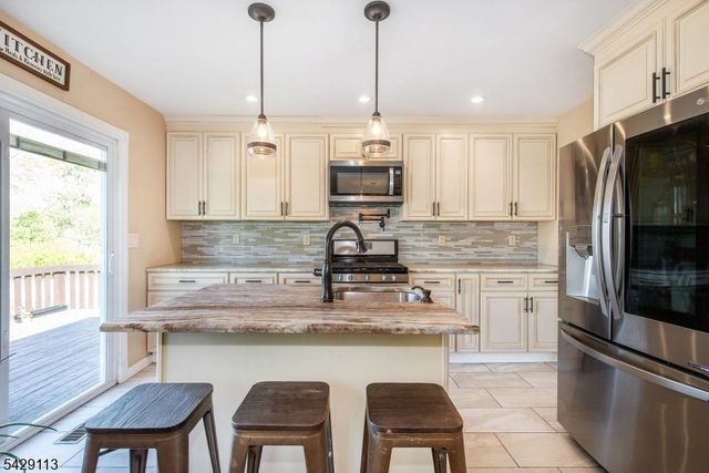 13 W Parkway, Pequannock Twp., NJ 07440