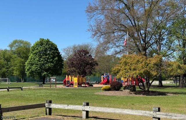 13 W Parkway, Pequannock Twp., NJ 07440