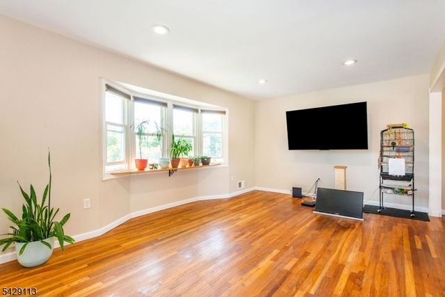 13 W Parkway, Pequannock Twp., NJ 07440