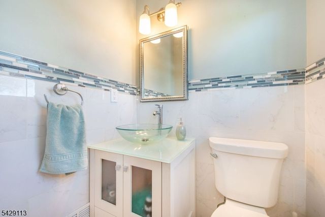 13 W Parkway, Pequannock Twp., NJ 07440