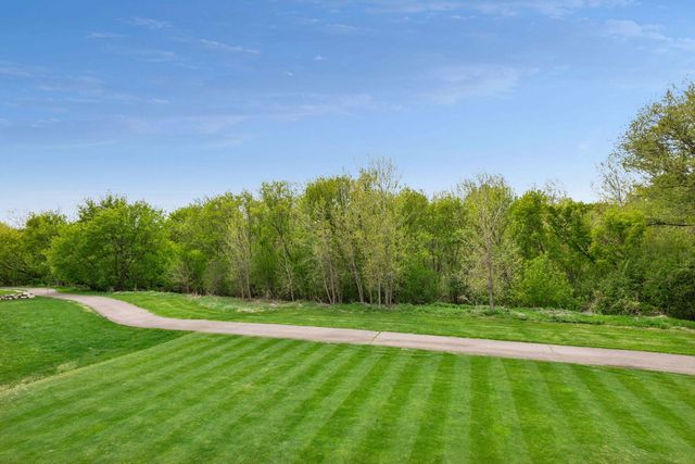 1531 Camden Ridge Drive, Chanhassen, MN 55317