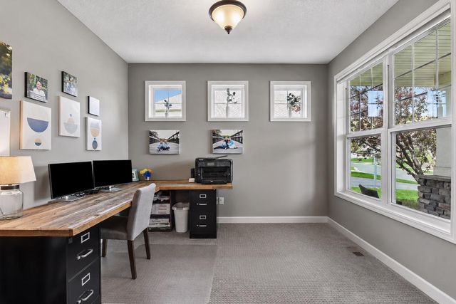 1531 Camden Ridge Drive, Chanhassen, MN 55317