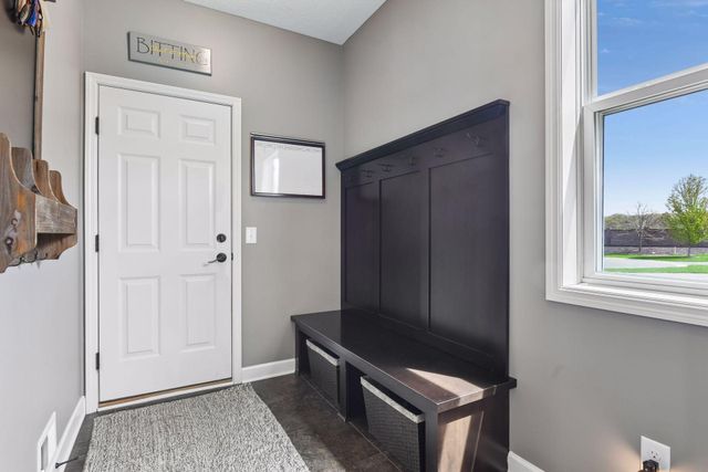 1531 Camden Ridge Drive, Chanhassen, MN 55317