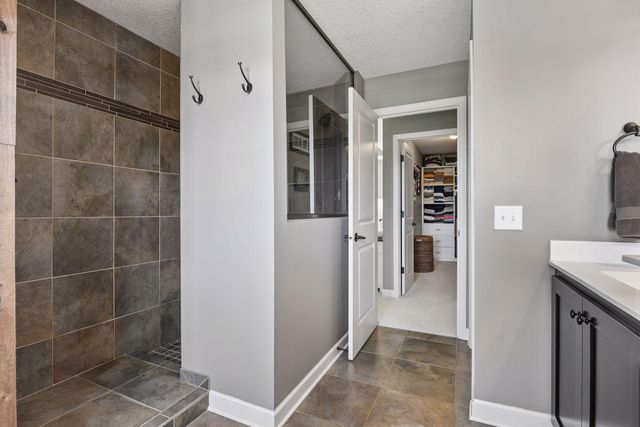 1531 Camden Ridge Drive, Chanhassen, MN 55317