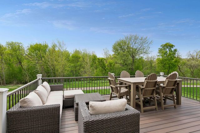 1531 Camden Ridge Drive, Chanhassen, MN 55317