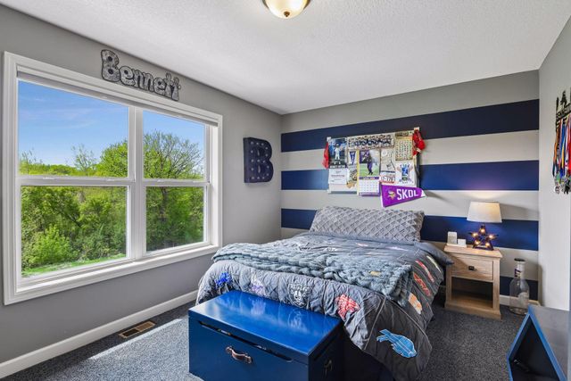 1531 Camden Ridge Drive, Chanhassen, MN 55317