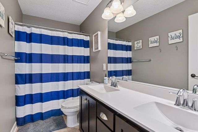1531 Camden Ridge Drive, Chanhassen, MN 55317