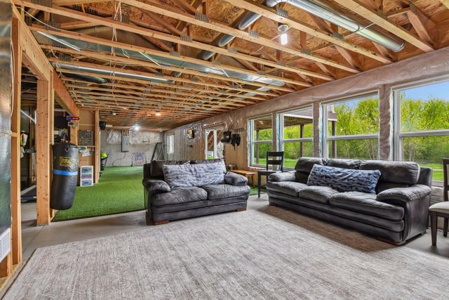1531 Camden Ridge Drive, Chanhassen, MN 55317