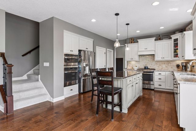 1531 Camden Ridge Drive, Chanhassen, MN 55317