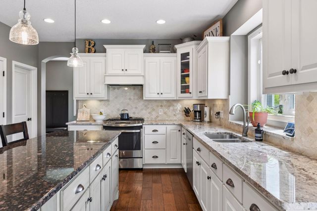 1531 Camden Ridge Drive, Chanhassen, MN 55317