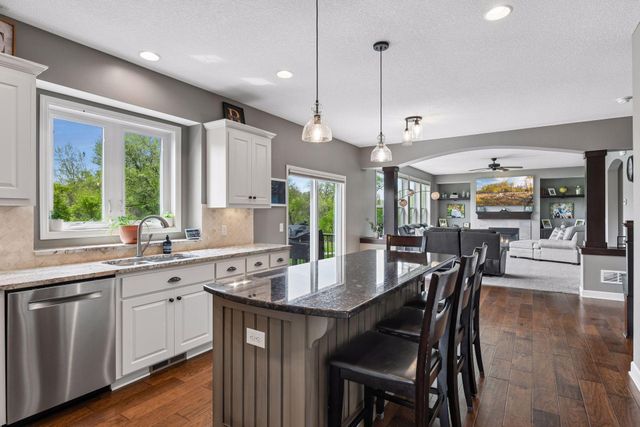 1531 Camden Ridge Drive, Chanhassen, MN 55317