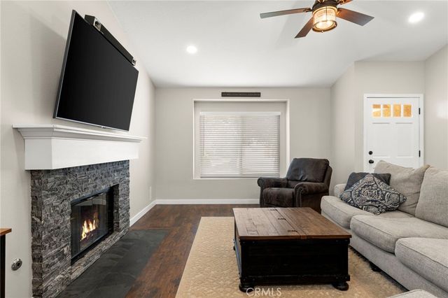 25526 NewCastle Court, Saugus, CA 91350