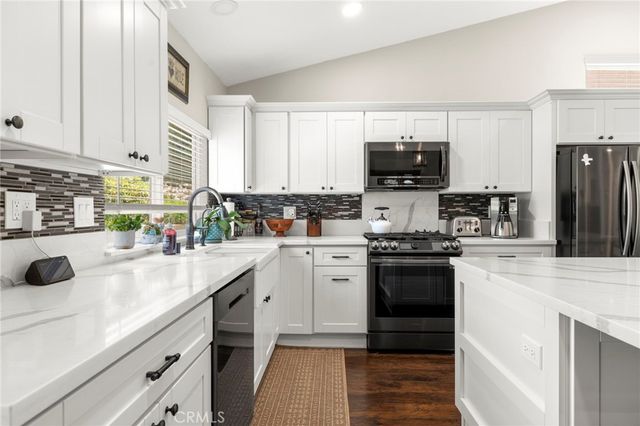 25526 NewCastle Court, Saugus, CA 91350