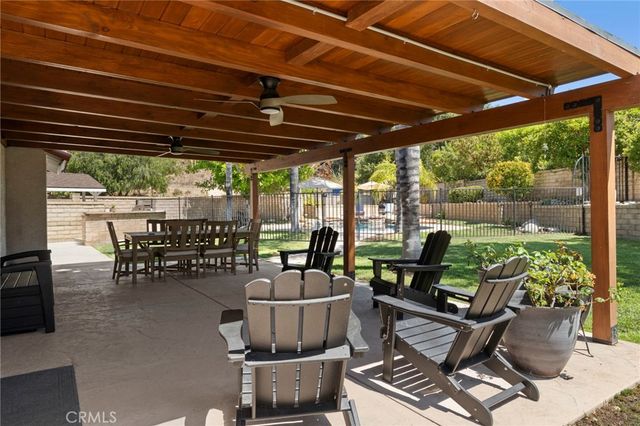 25526 NewCastle Court, Saugus, CA 91350