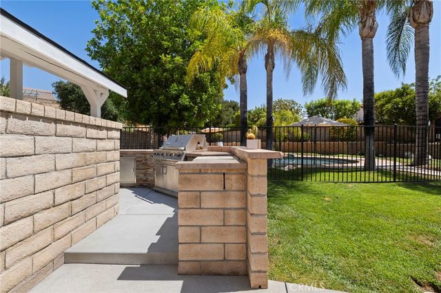 25526 NewCastle Court, Saugus, CA 91350