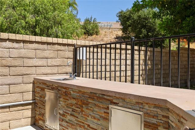 25526 NewCastle Court, Saugus, CA 91350