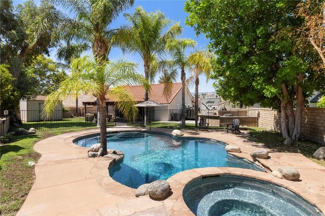 25526 NewCastle Court, Saugus, CA 91350