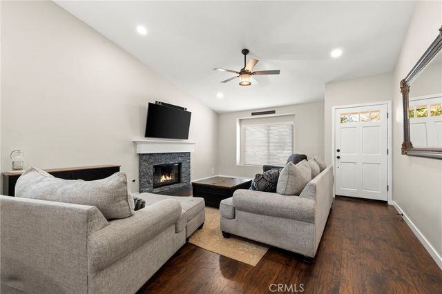 25526 NewCastle Court, Saugus, CA 91350