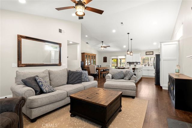 25526 NewCastle Court, Saugus, CA 91350
