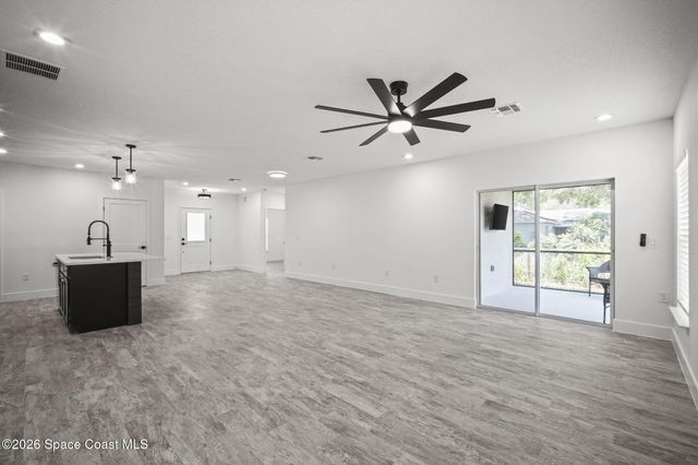 354 Halloran Street SE, Palm Bay, FL 32909