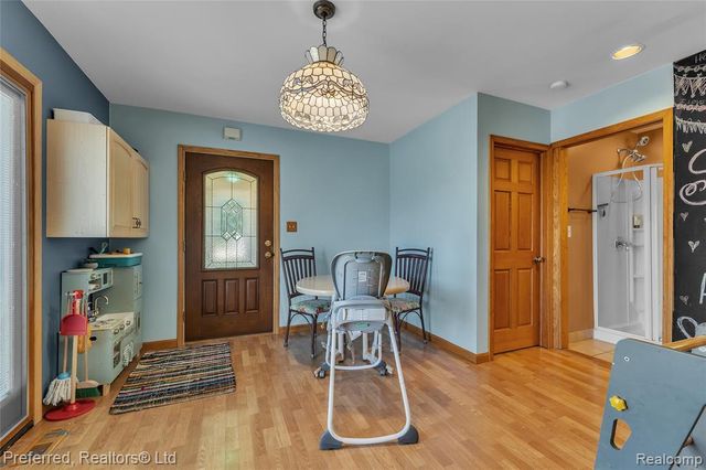 2400 Gillham Avenue, West Bloomfield, MI 48324