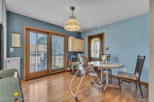 2400 Gillham Avenue, West Bloomfield, MI 48324