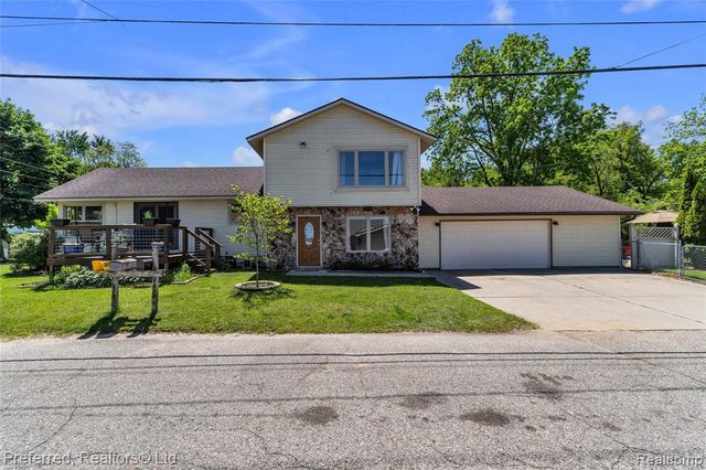 2400 Gillham Avenue, West Bloomfield, MI 48324