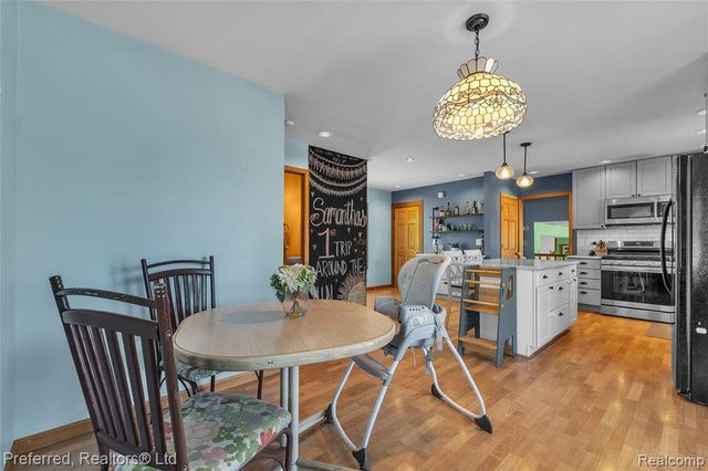 2400 Gillham Avenue, West Bloomfield, MI 48324