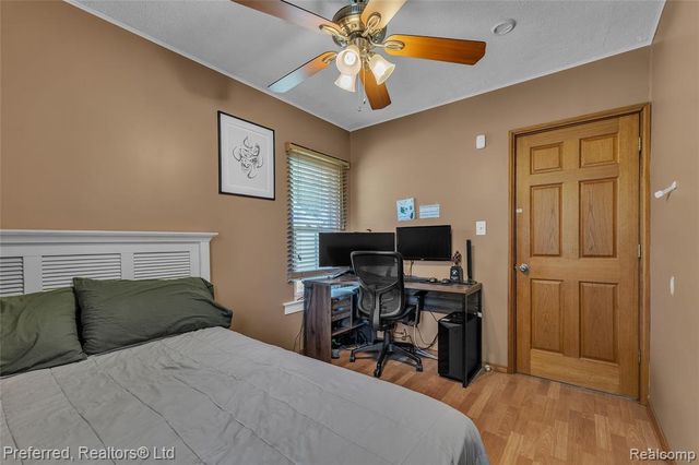 2400 Gillham Avenue, West Bloomfield, MI 48324
