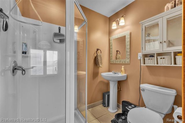 2400 Gillham Avenue, West Bloomfield, MI 48324