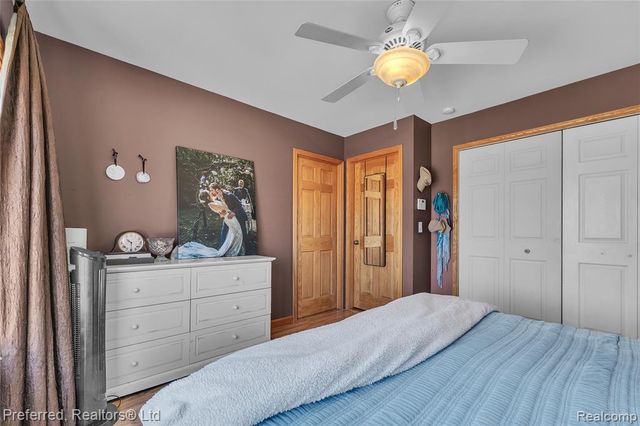 2400 Gillham Avenue, West Bloomfield, MI 48324