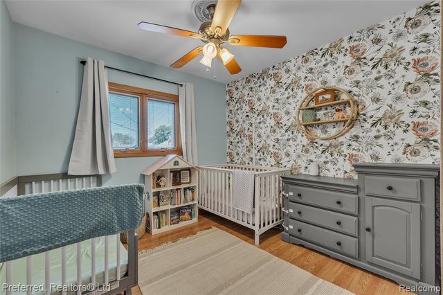 2400 Gillham Avenue, West Bloomfield, MI 48324