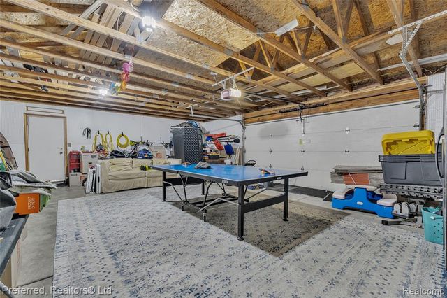 2400 Gillham Avenue, West Bloomfield, MI 48324
