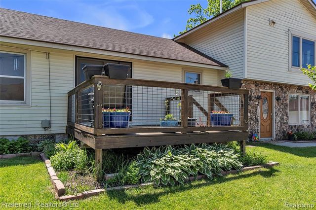 2400 Gillham Avenue, West Bloomfield, MI 48324